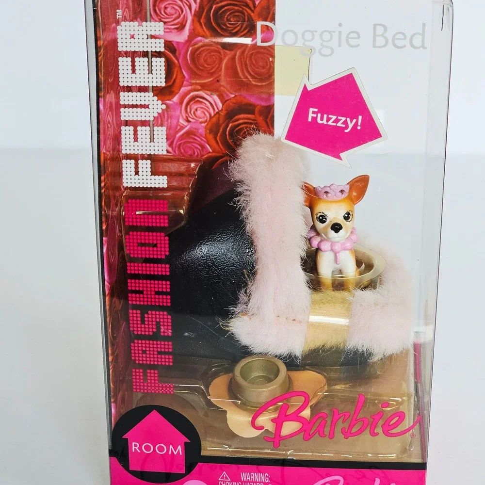 2005 Barbie Fashion Fever Room Doggie Bed Fuzzy Pink Chihuahua NIB Vintage Toy